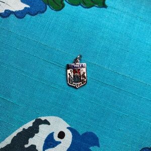 Vintage “new-old” Sevilla travel charm